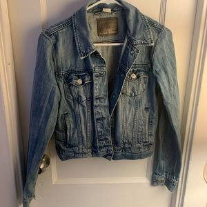Levi’s women’s original trucker denim jacket in medium wash - size M